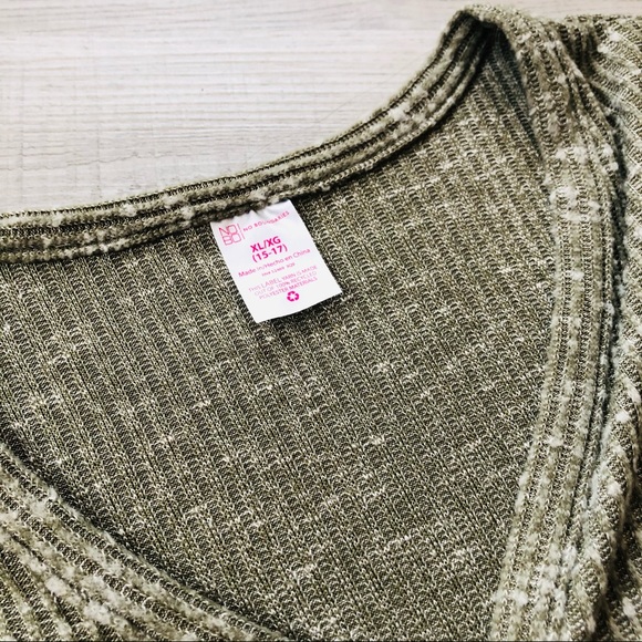 No Boundaries Green Button Up Light Sweater Tie - Picture 5 of 6